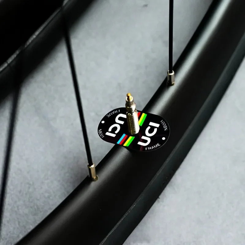 UCI 認定自転車バルブステッカー 2 枚 - 耐久性のある - Mountain Biking Uci のレビューと価格